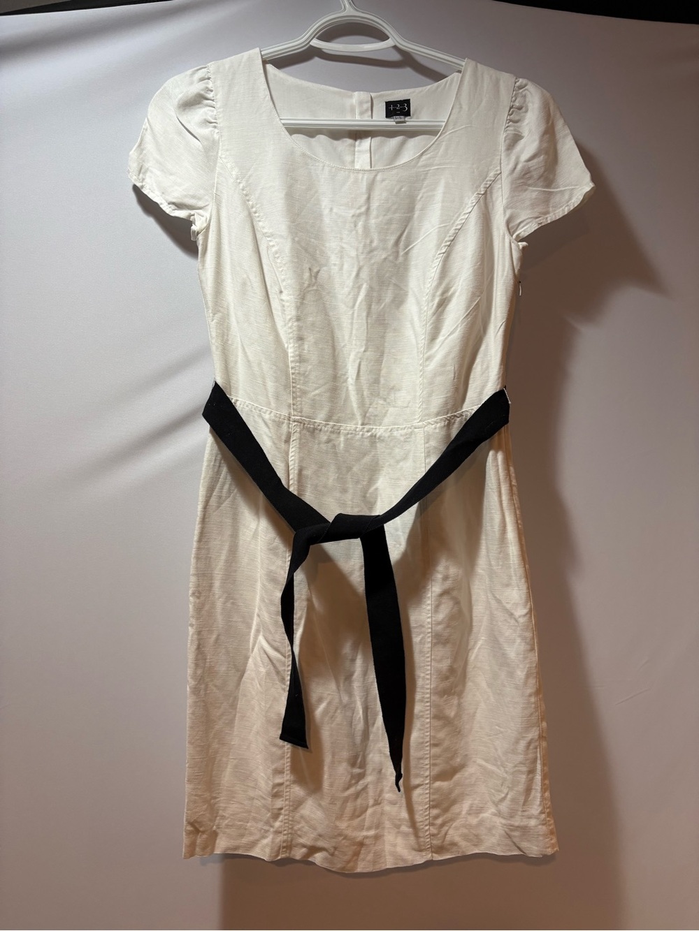 Un Deux Trois Classic White Short-Sleeve Dress with Black Tie Waist